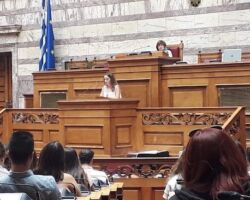 Η μαθήτρια Αναστασία Ρότσκου στις συνεδρίες της Βουλής των Εφήβων Η μαθήτρια Αναστασία Ρότσκου στις συνεδρίες της Βουλής των Εφήβων